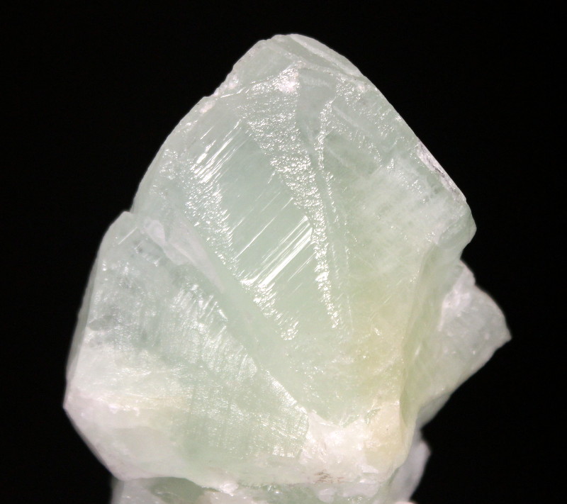 Datolite
6.5 x 5.0 cm
(Autor: Don Lum)