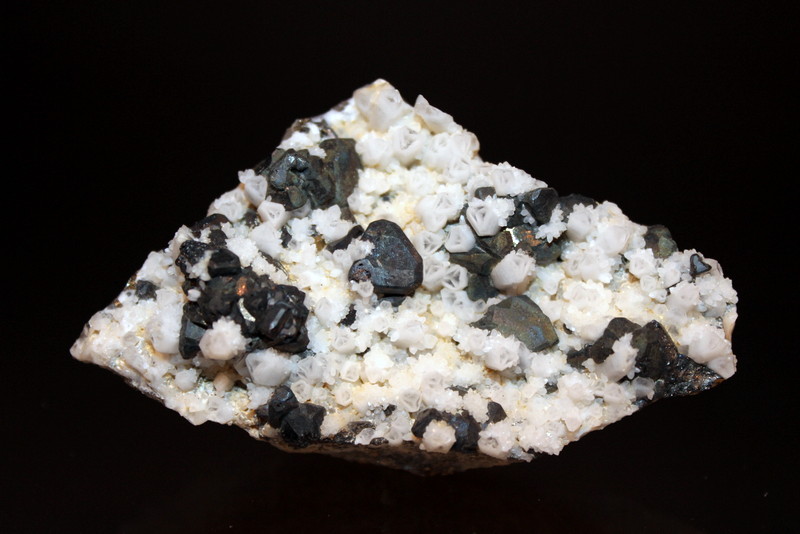 Tetrahedrite, Quartz
8.7 x 6.2 x 4.0 cm
(Autor: Don Lum)