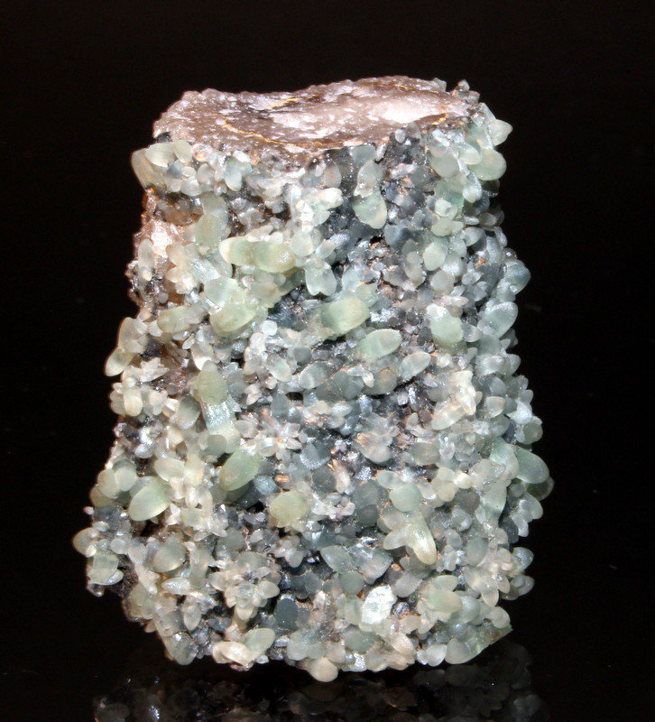 Smithsonite, Cerussite
4 x 3.4 x 2.3 cm
(Autor: Don Lum)