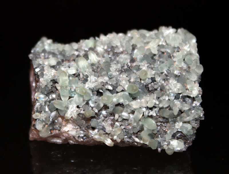 Smithsonite, Cerussite
4 x 3.4 x 2.3 cm
(Autor: Don Lum)