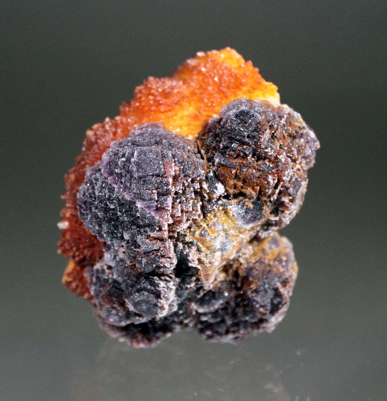 Fluorite, Calcite
6.8 x 5.3 x 4.3 cm
(Autor: Don Lum)