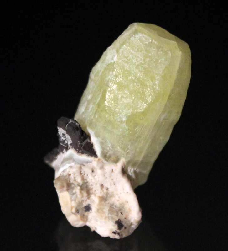 Ettringite
3.7 x 2.3 cm
(Autor: Don Lum)