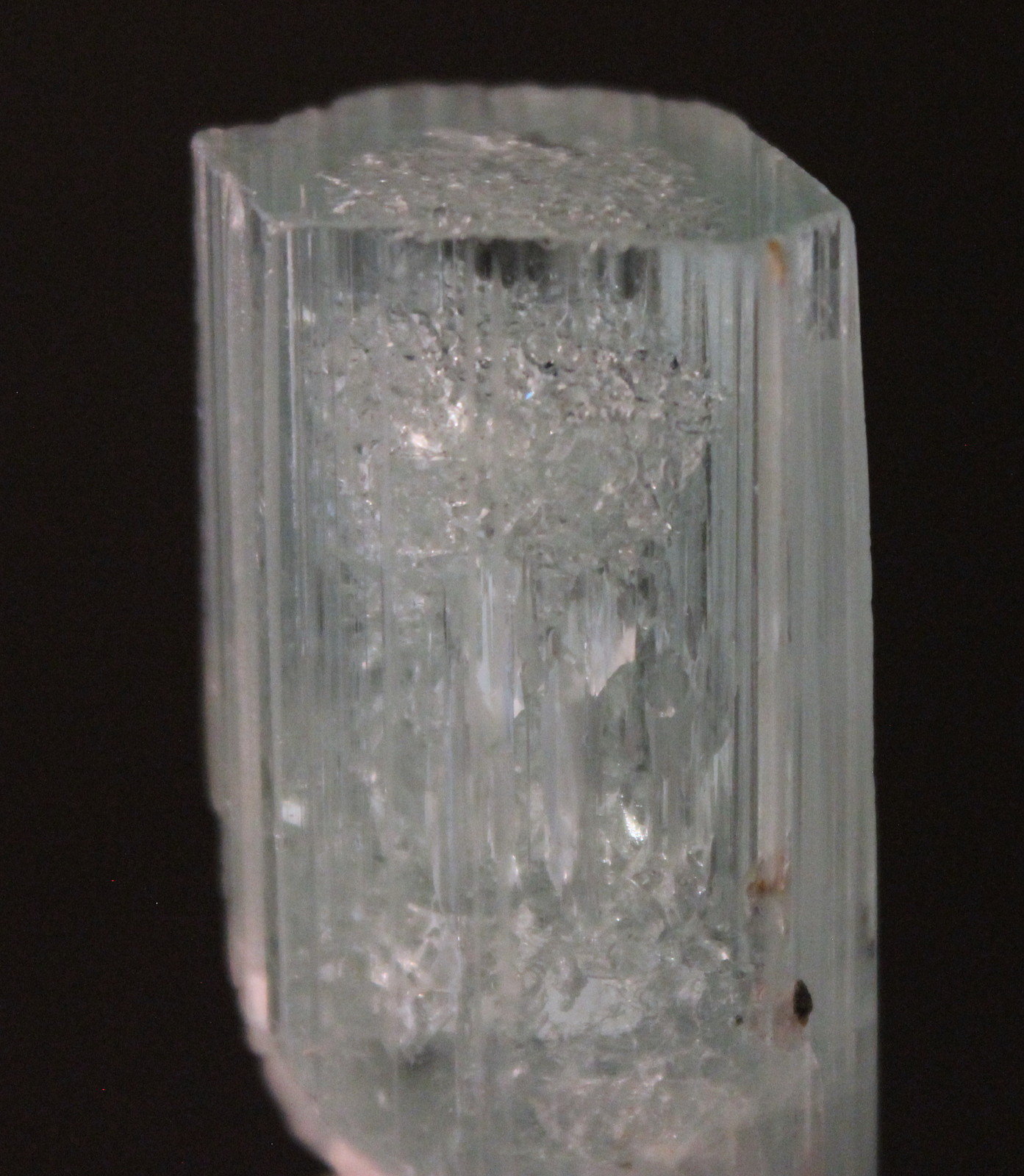 Beryl variety Aquamarine
48mm x 35mm
(Autor: Don Lum)