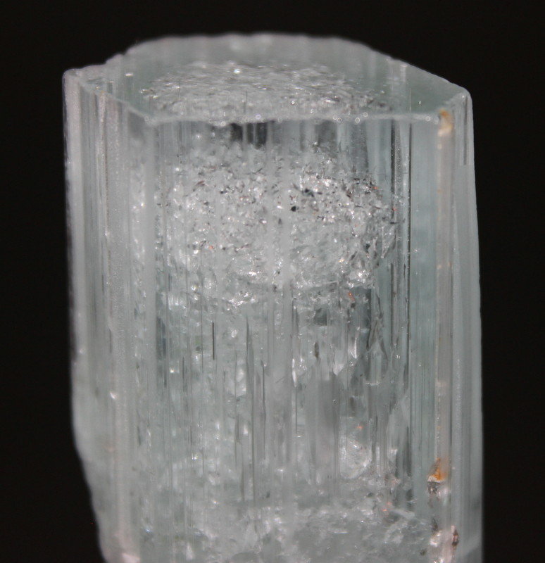 Beryl variety Aquamarine
48mm x 35mm
(Autor: Don Lum)