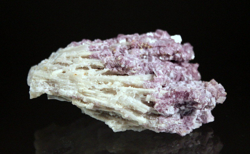 Fluorite, Barite pseudomorph after Laumontite
7.5 x 4.5 cm
(Autor: Don Lum)
