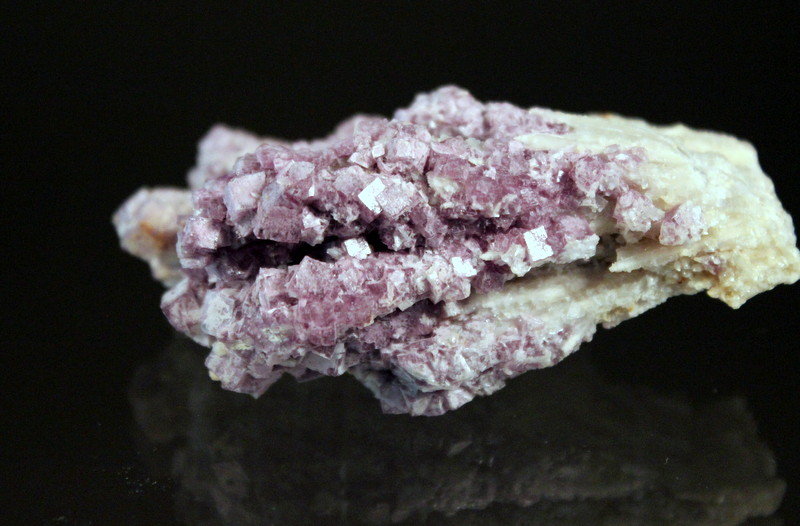 Fluorite, Barite pseudomorph after Laumontite
7.5 x 4.5 cm
(Autor: Don Lum)
