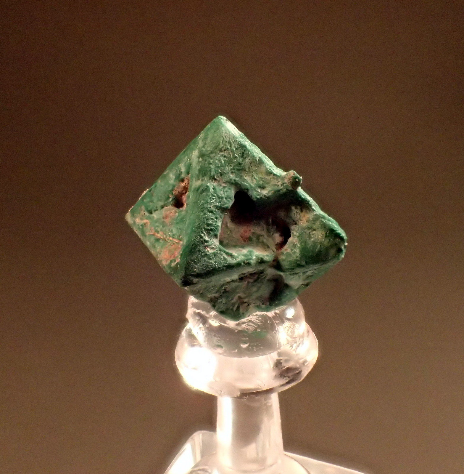 Malachite after Cuprite
12 mm x 11 mm x 10 mm
(Autor: Don Lum)