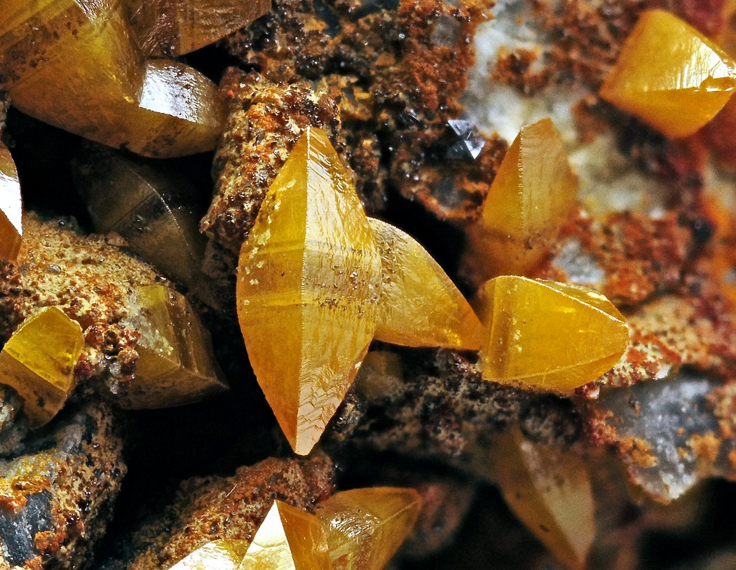 Wulfenite-Descloizite
FOV 2.5mm
(Autor: Carlos Pareja)
