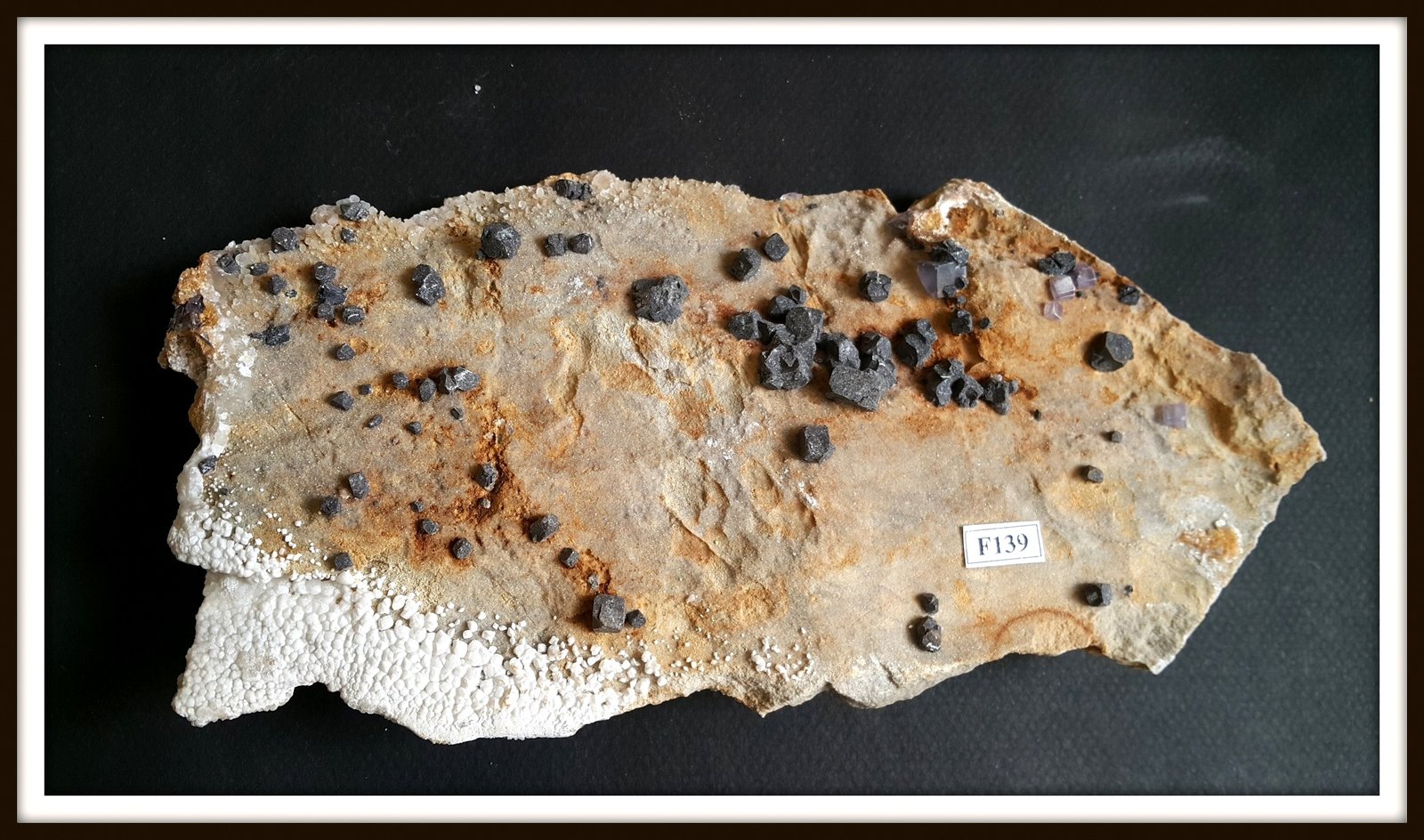 Galena and Fluorite
10 * 21 cm
(Autor: h.abbasi)