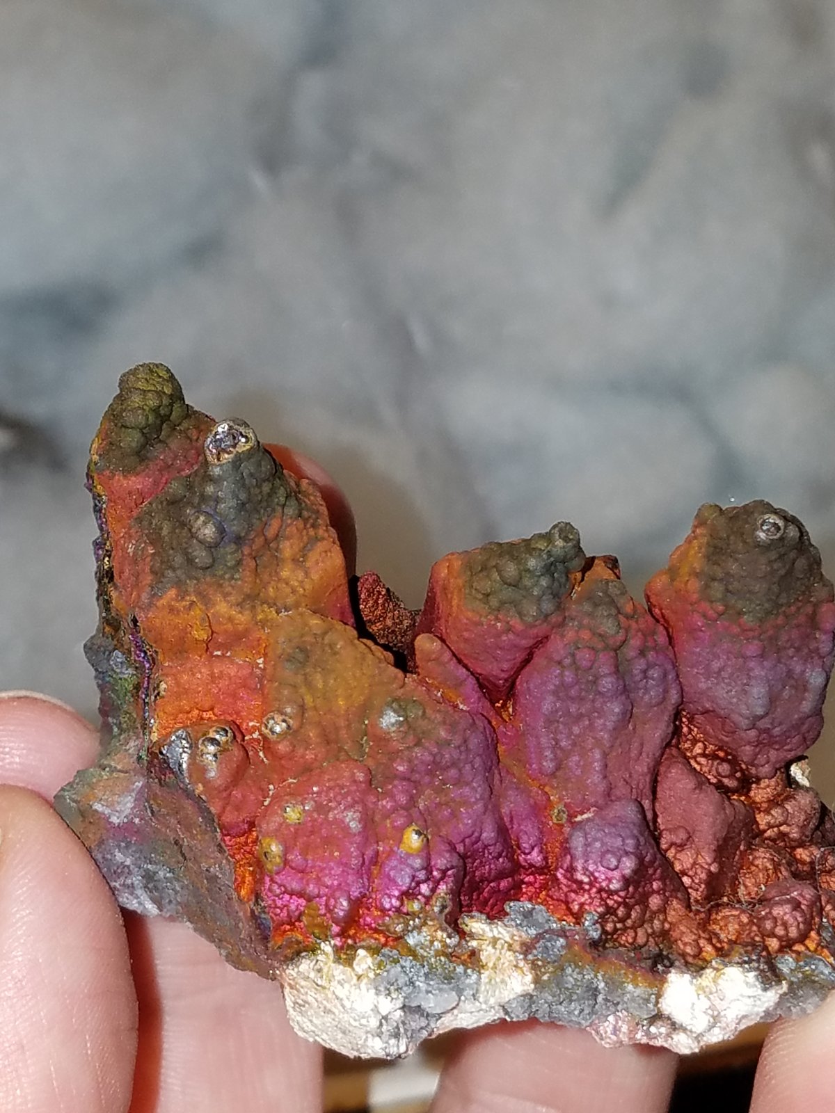 Goethite (variety turgite)
6.9 cms x 4.2 cms x 4.5 cms
(Autor: kushmeja)
