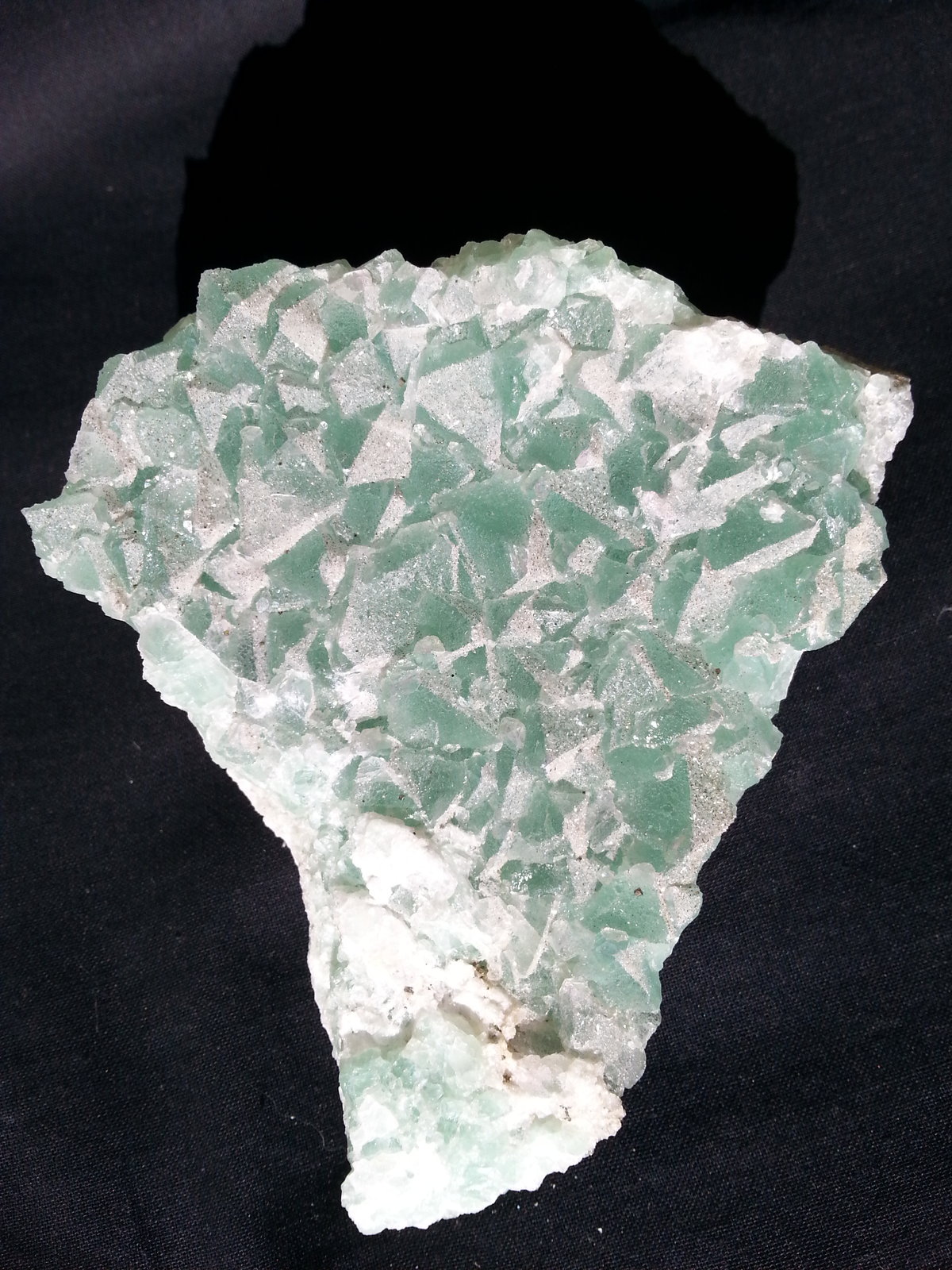 Fluorite with Quartz and Pyrite
10 x 9 cm
(Autor: Volkmar Stingl)