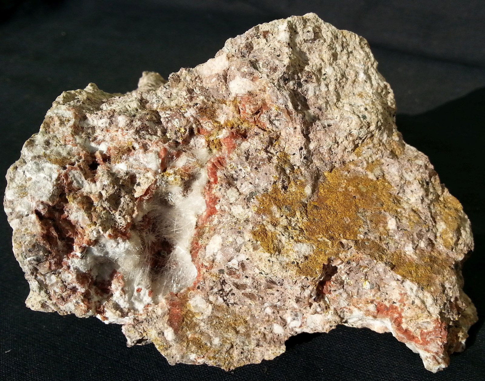 Dawsonite
10 x 9 cm
(Autor: Volkmar Stingl)