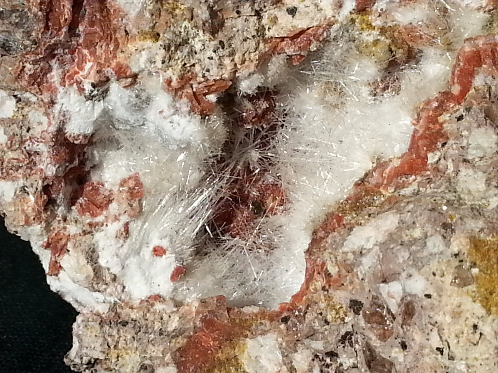 Dawsonite
10 x 9 cm
(Autor: Volkmar Stingl)