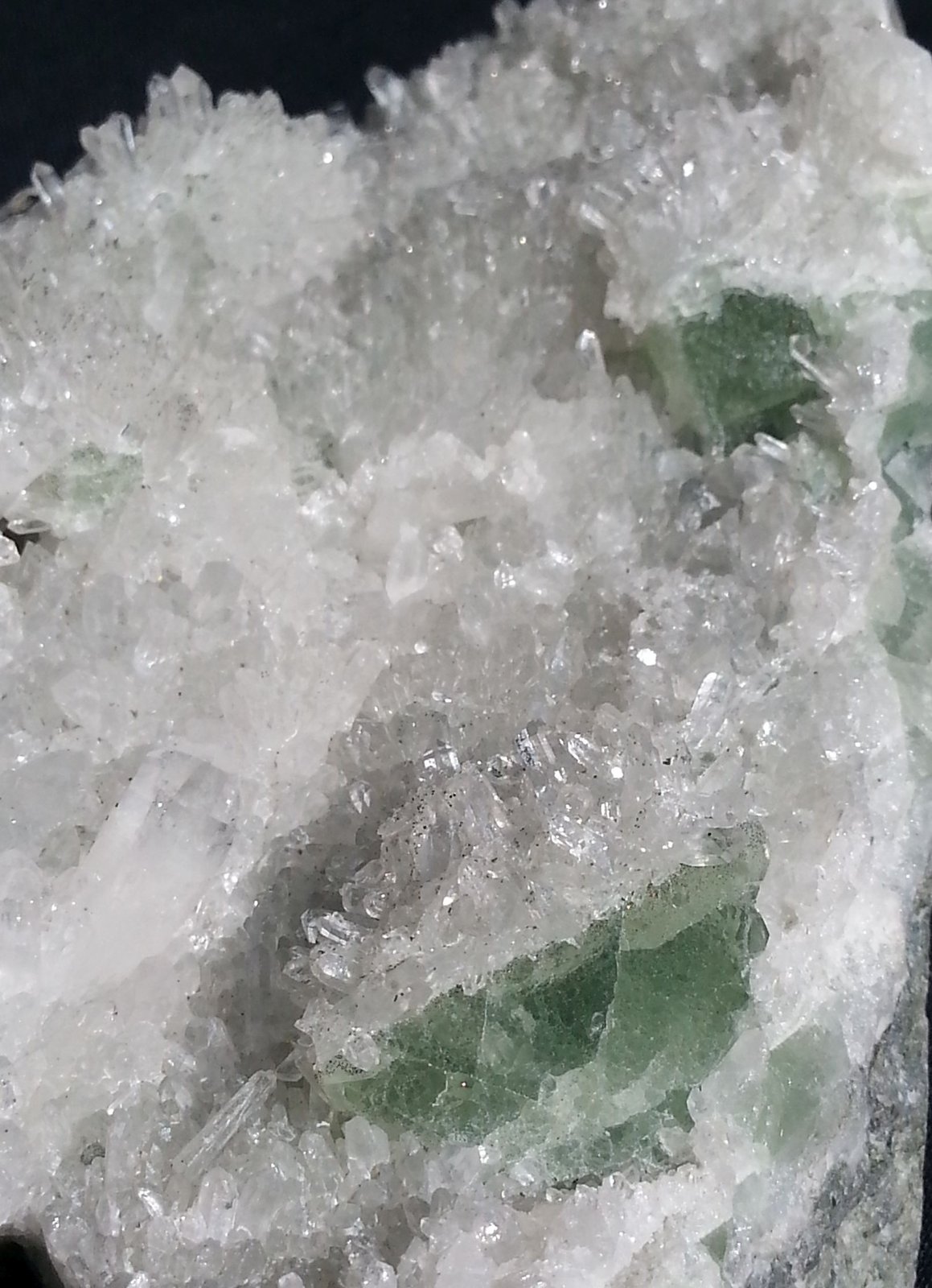 Fluorite and Quartz
13 x 7 cm
(Autor: Volkmar Stingl)