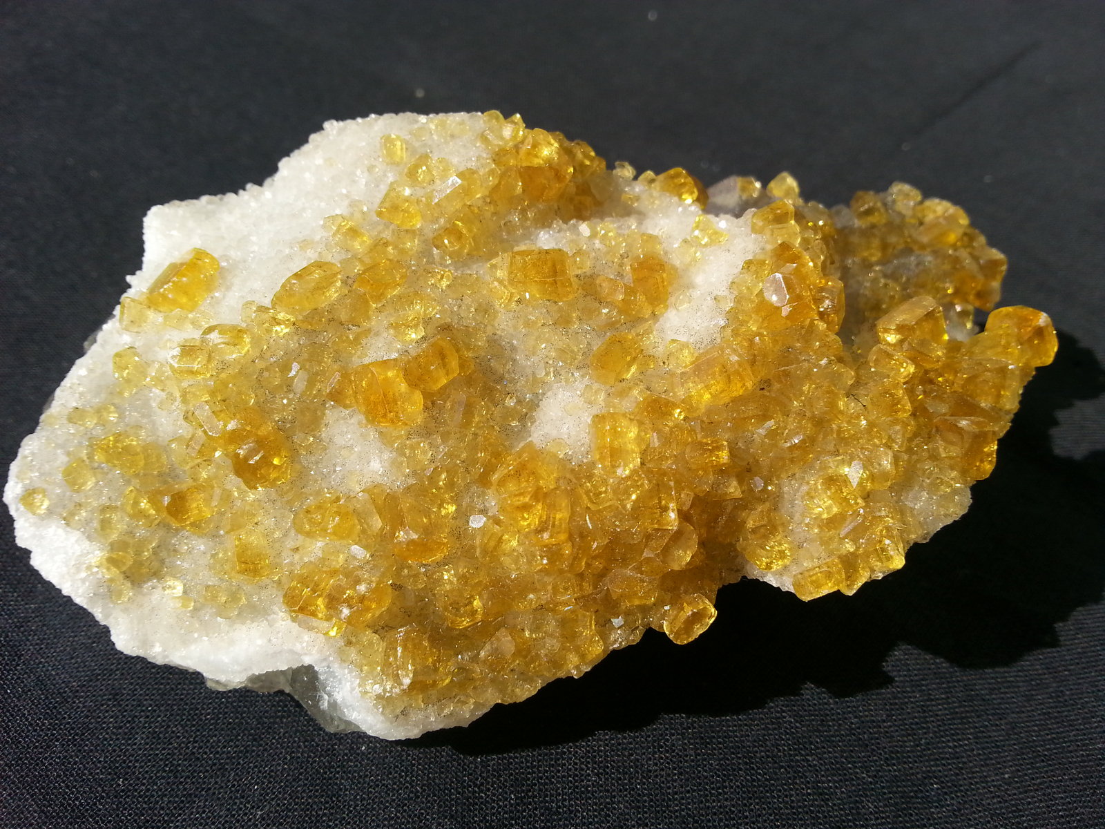 Baryte on Quartz and Fluorite
10 x 6 cm
(Autor: Volkmar Stingl)