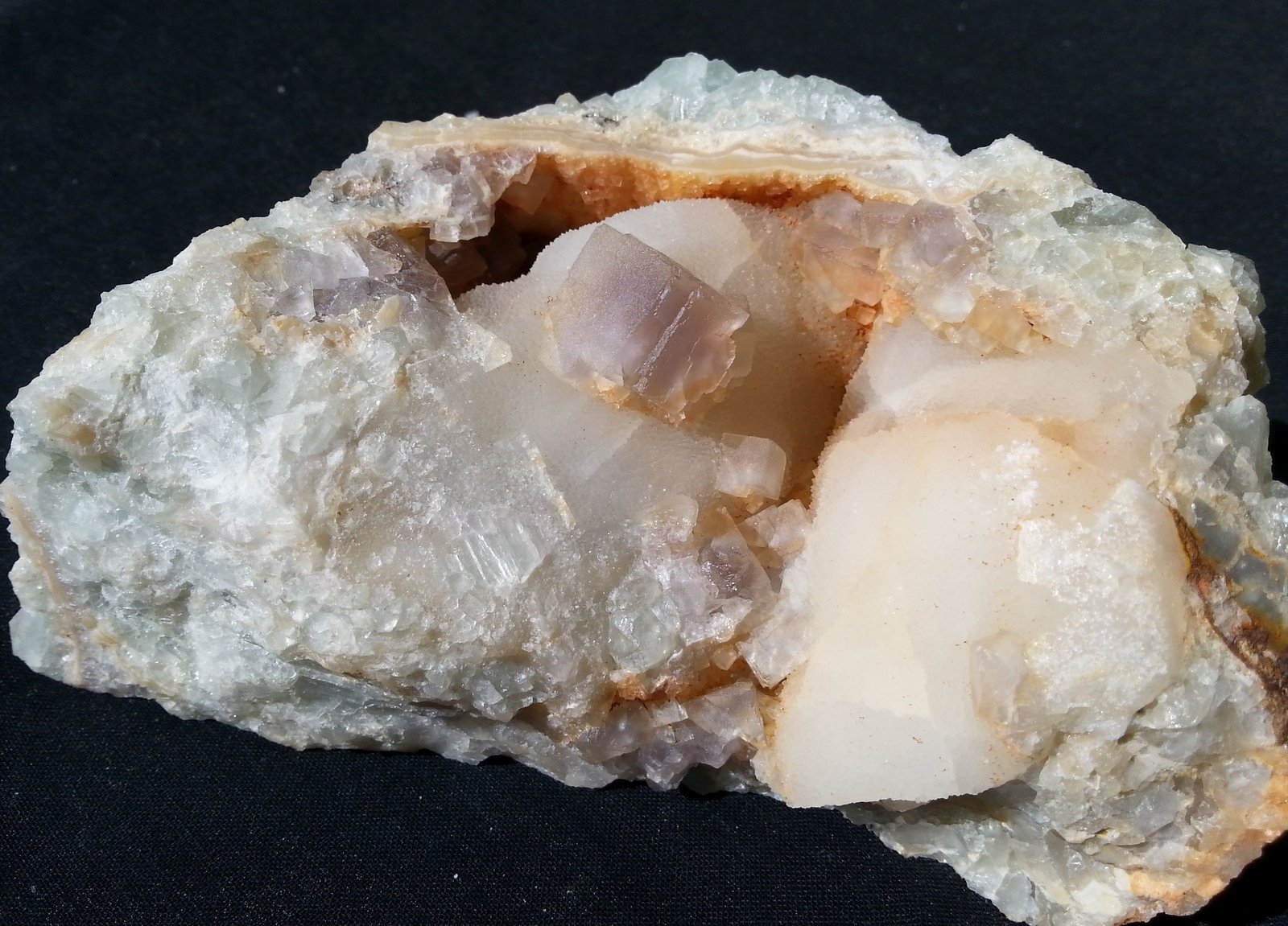Fluorite on Quartz (variety chalcedony)
12 x 8 cm
(Autor: Volkmar Stingl)