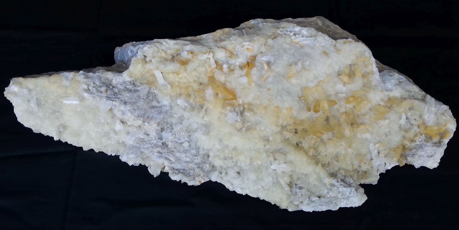 Quartz (variety rock crystal), Albite, Calcite
Length about 63 cm!
(Autor: Volkmar Stingl)