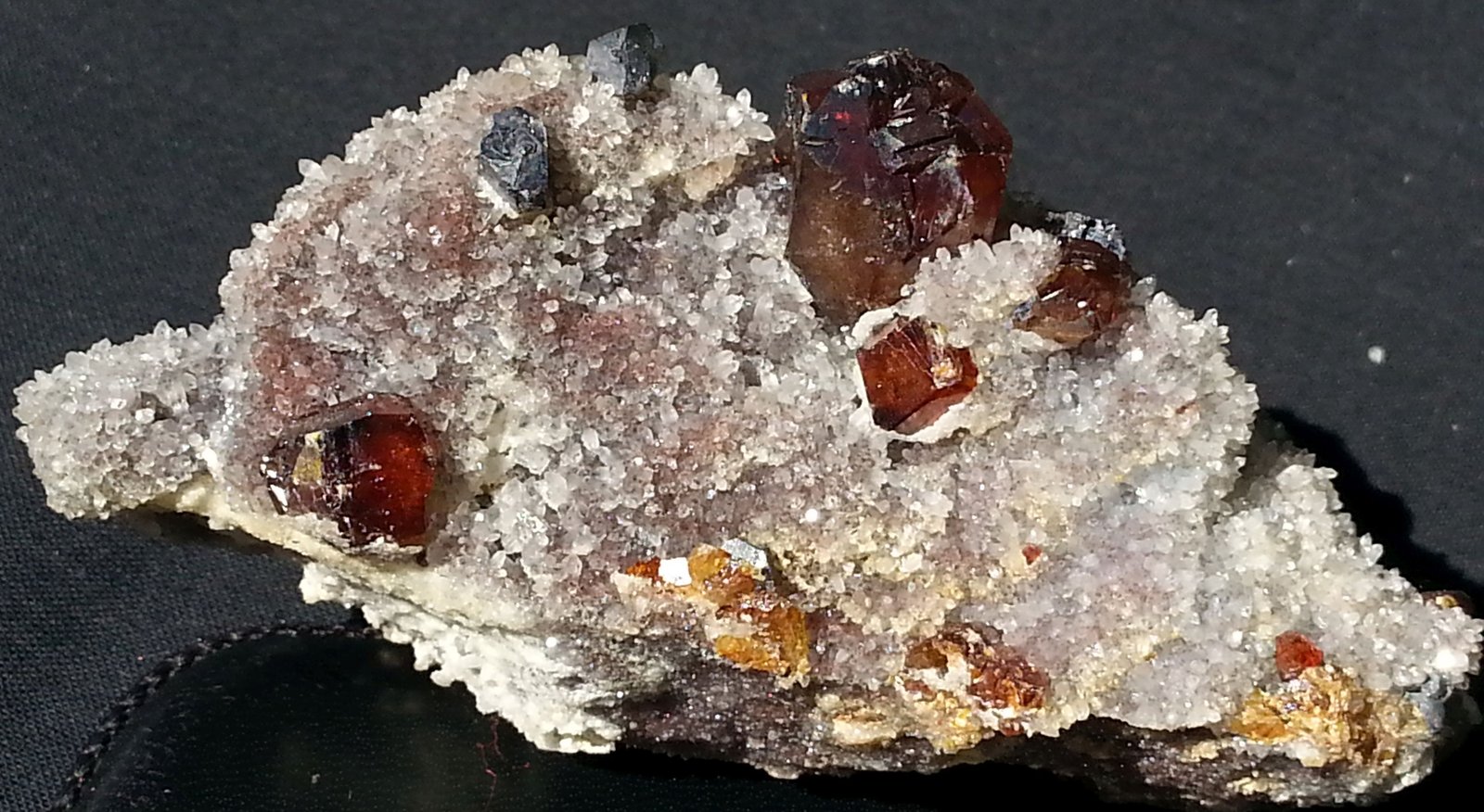 Sphalerite, Galena, Quartz
9 x 6 cm
(Autor: Volkmar Stingl)