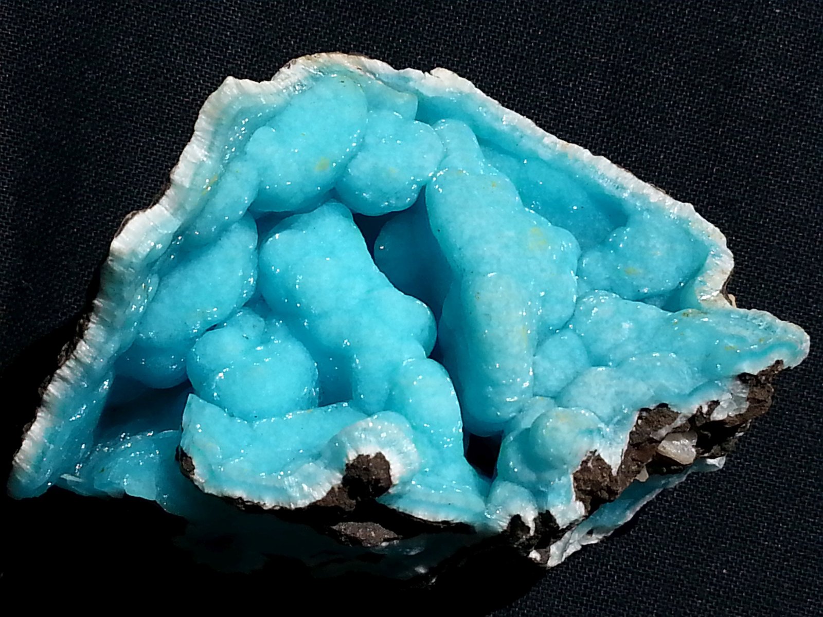 Hemimorphite
6 x 3,5 cm
(Autor: Volkmar Stingl)