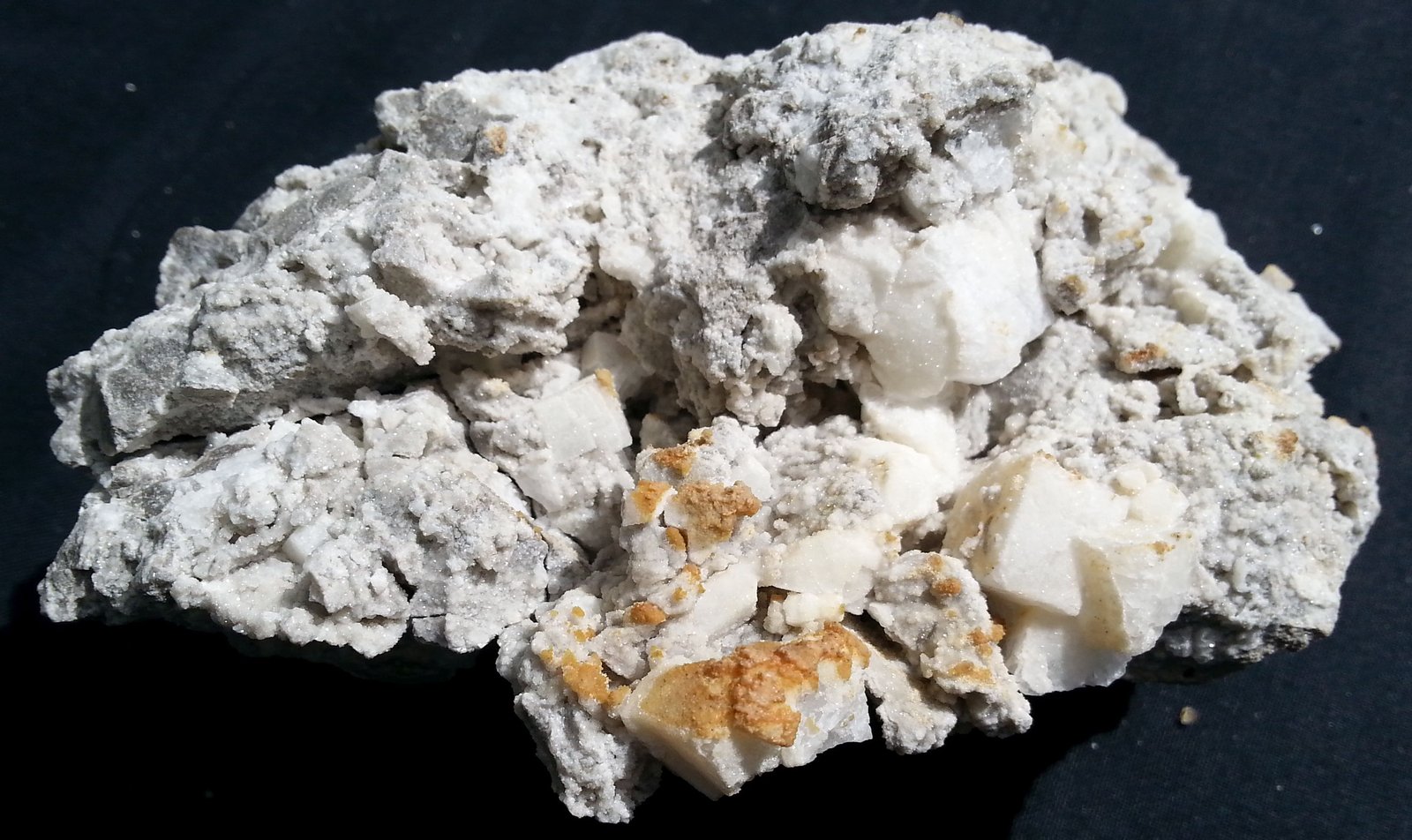 Fluorite with Calcite
12 x 8 cm
(Autor: Volkmar Stingl)