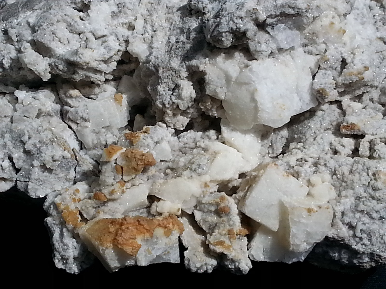 Fluorite with Calcite
12 x 8 cm
(Autor: Volkmar Stingl)