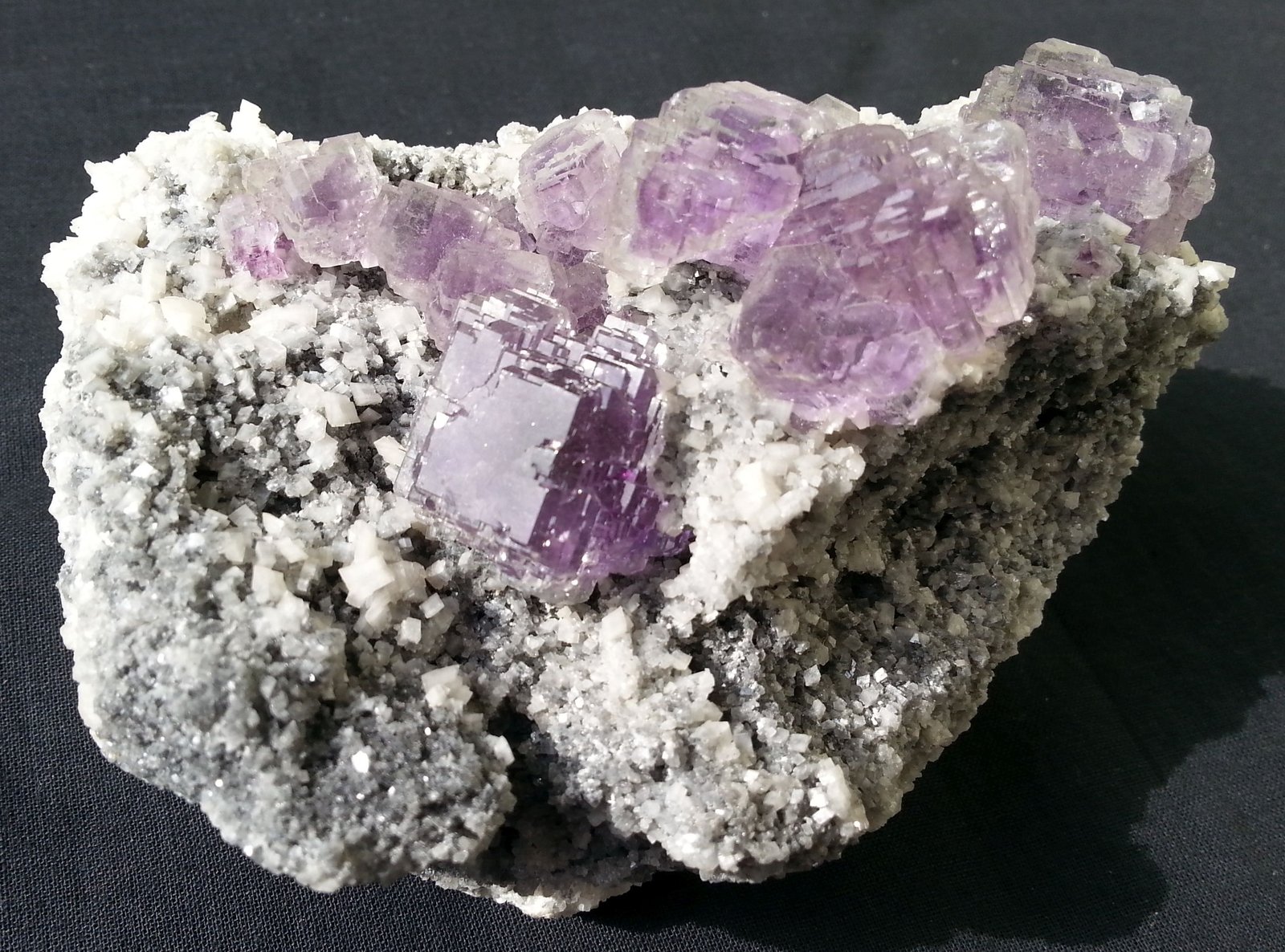 Fluorite, Dolomite
12 x 8 cm
(Autor: Volkmar Stingl)