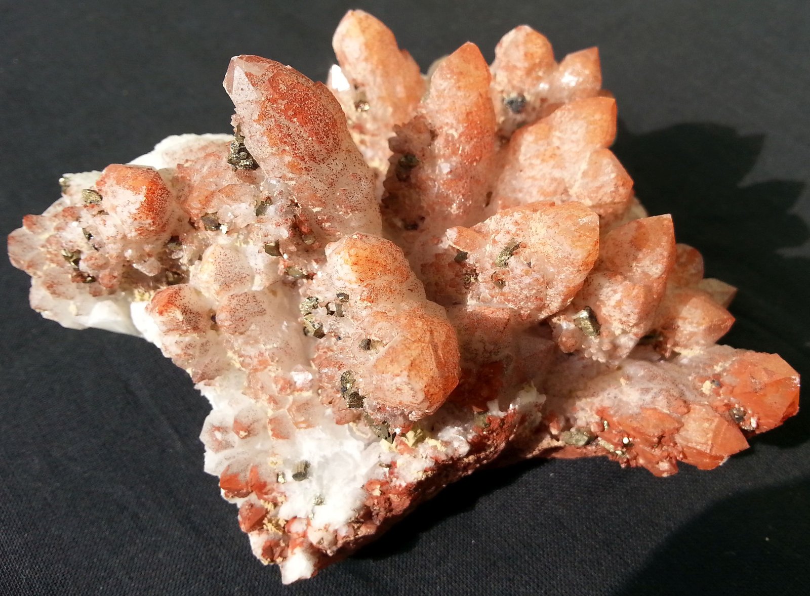 Quartz, Chalcopyrite
11 x 8 cm
(Autor: Volkmar Stingl)