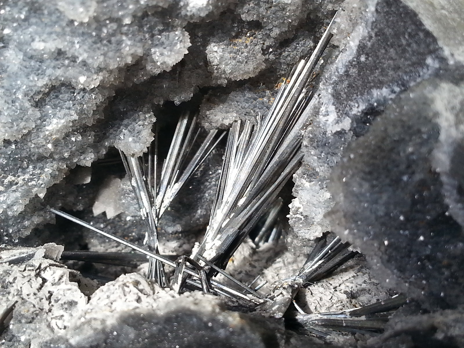 Stibnite
7,5 x 5,5 cm
(Autor: Volkmar Stingl)