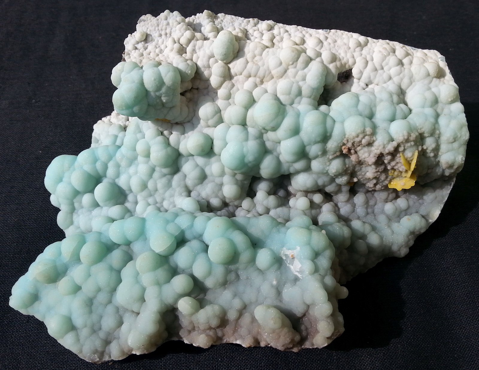 Gibbsite, Wulfenite
11 x 9 cm
(Autor: Volkmar Stingl)