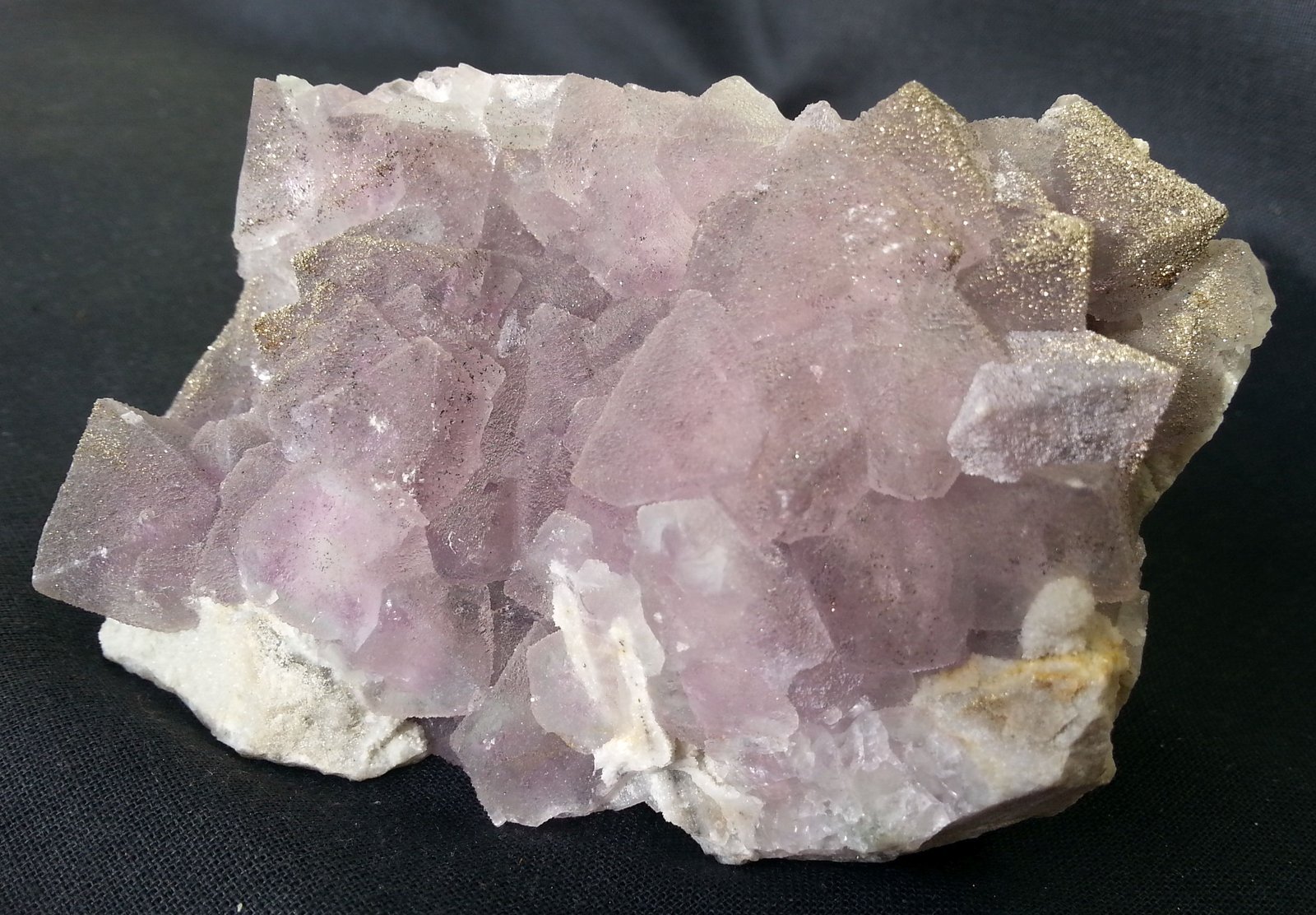 Fluorite, Pyrite
8 x 5 x 5 cm
(Autor: Volkmar Stingl)