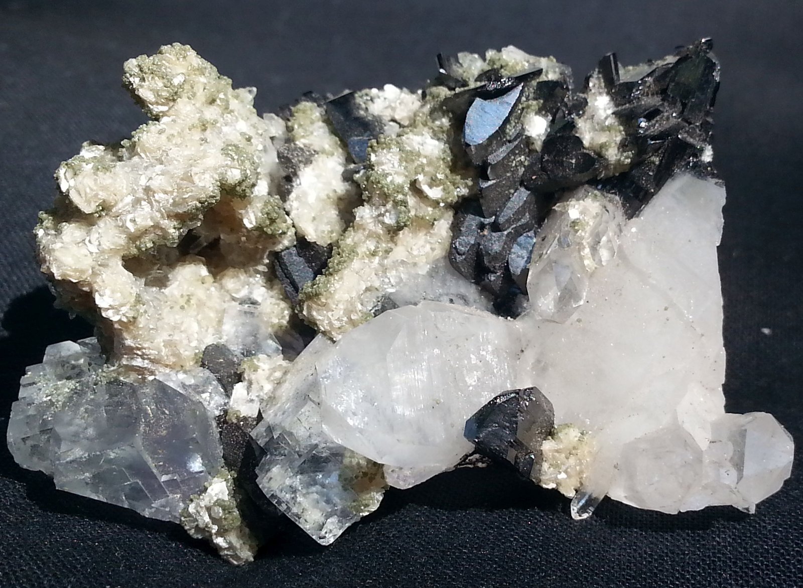 Quartz, Fluorite, Ferberite
5 x 3,5 cm
(Autor: Volkmar Stingl)