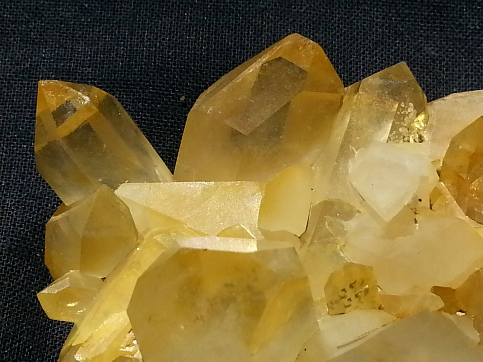 Quartz, Calcite
6 x 5 cm
(Autor: Volkmar Stingl)
