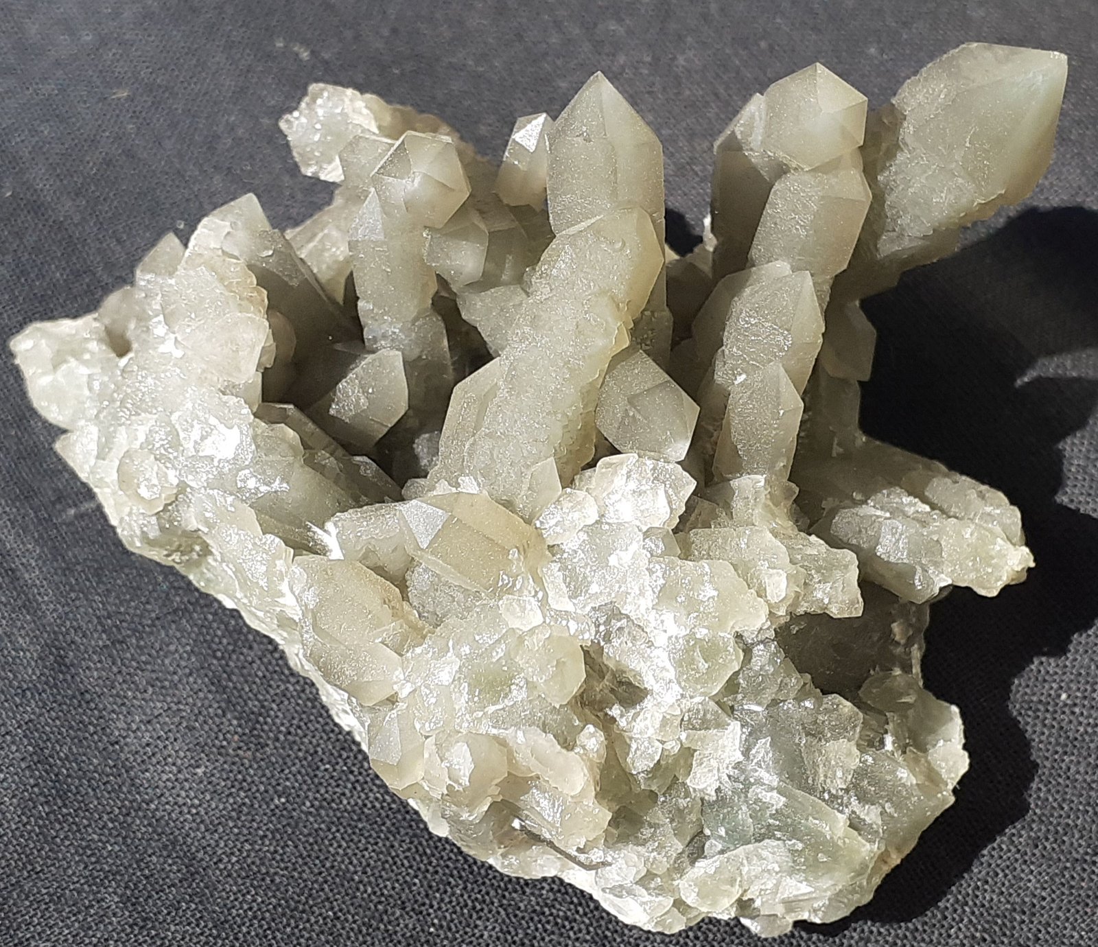 Quartz with Hedenbergite inclusions
6 x 5 cm
(Autor: Volkmar Stingl)