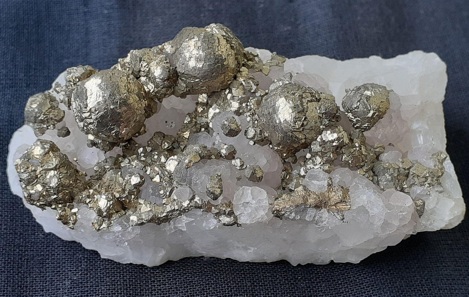 Pyrite
6 x 3 cm
(Autor: Volkmar Stingl)