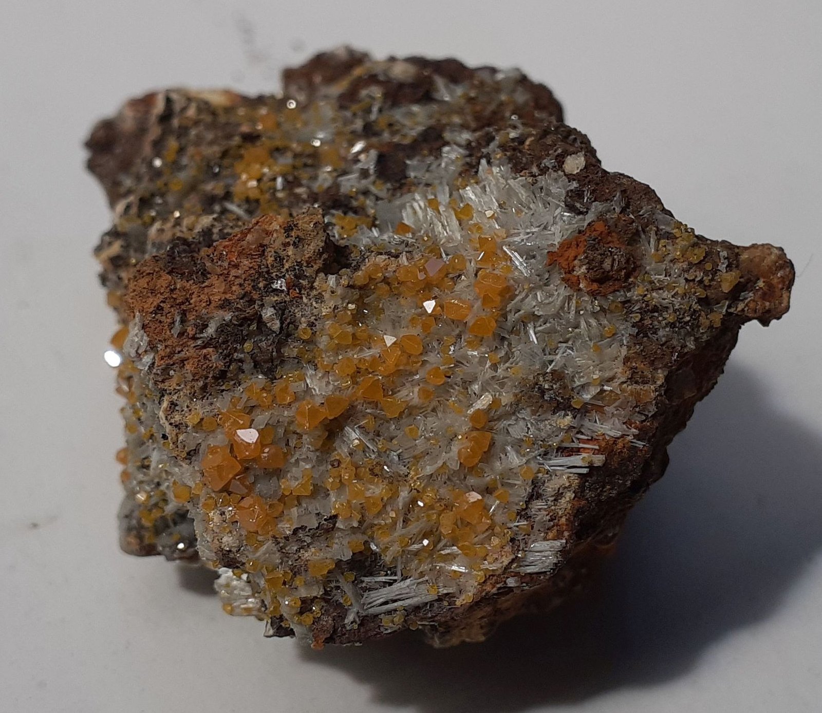Wulfenite, Barite
4 x 3 cm
(Autor: Volkmar Stingl)