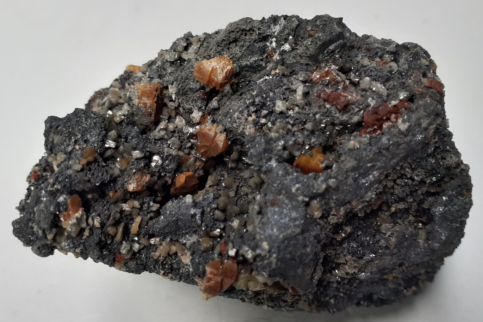 Wulfenite, Cerussite
6 x 5 cm
(Autor: Volkmar Stingl)