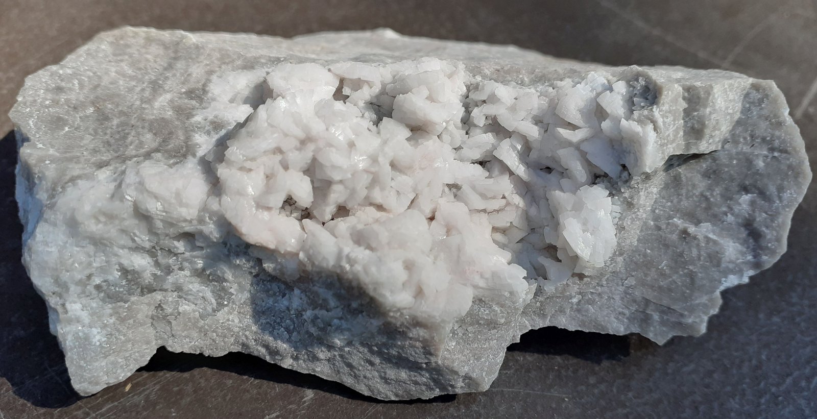 Dolomite
8 x 6 cm
(Autor: Volkmar Stingl)