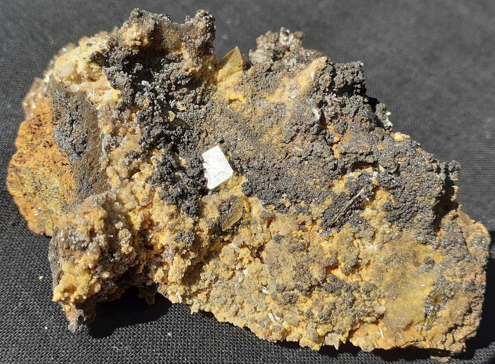 Wulfenite, Perite, Chlorargyrite
7 x 5,5 cm
(Autor: Volkmar Stingl)