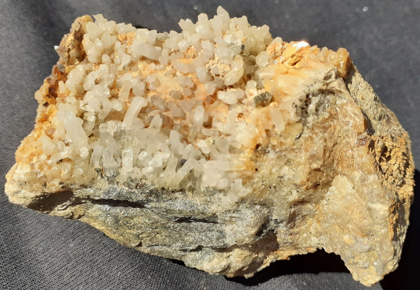Quartz, Pyrite
7 x 4 cm
(Autor: Volkmar Stingl)
