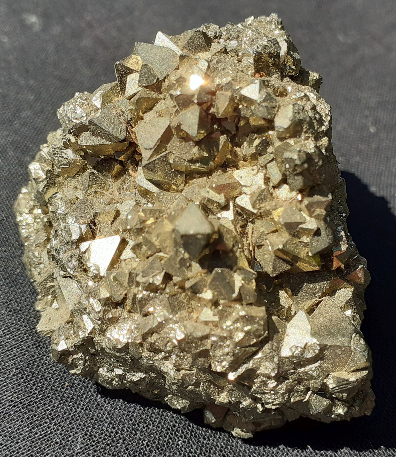 Pyrite
4,5 x 4 cm
(Autor: Volkmar Stingl)