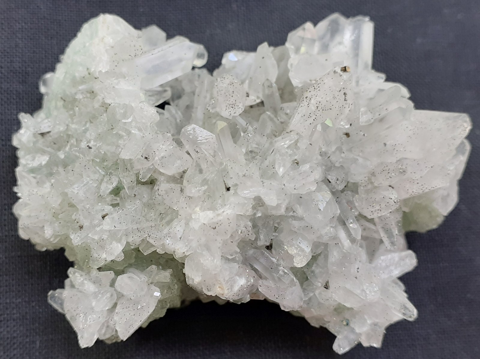 Quartz, Fluorite, Calcite, Pyrite
5,5 x 4 cm
(Autor: Volkmar Stingl)