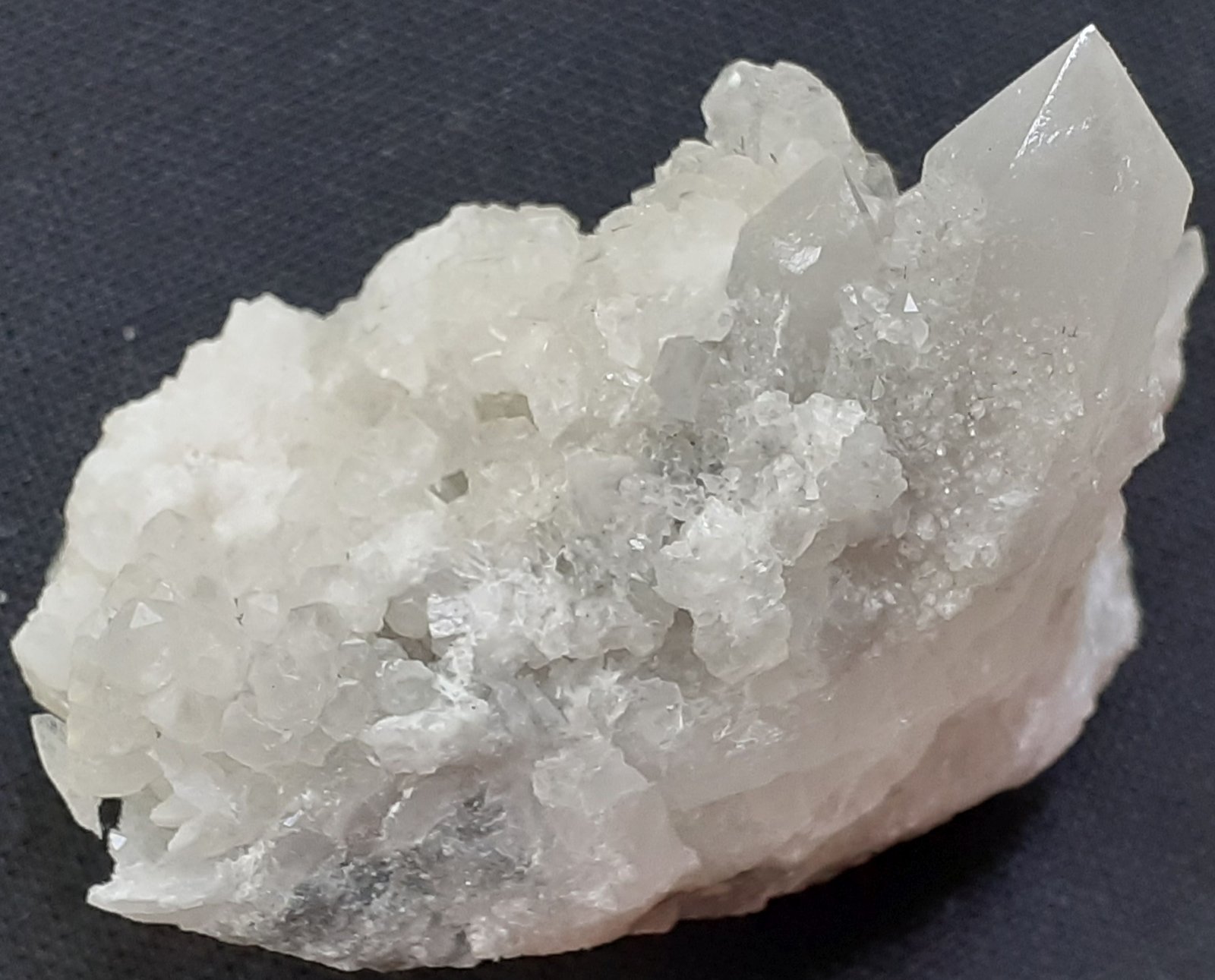 Quartz, Calcite
3,5 x 2,5 cm
(Autor: Volkmar Stingl)
