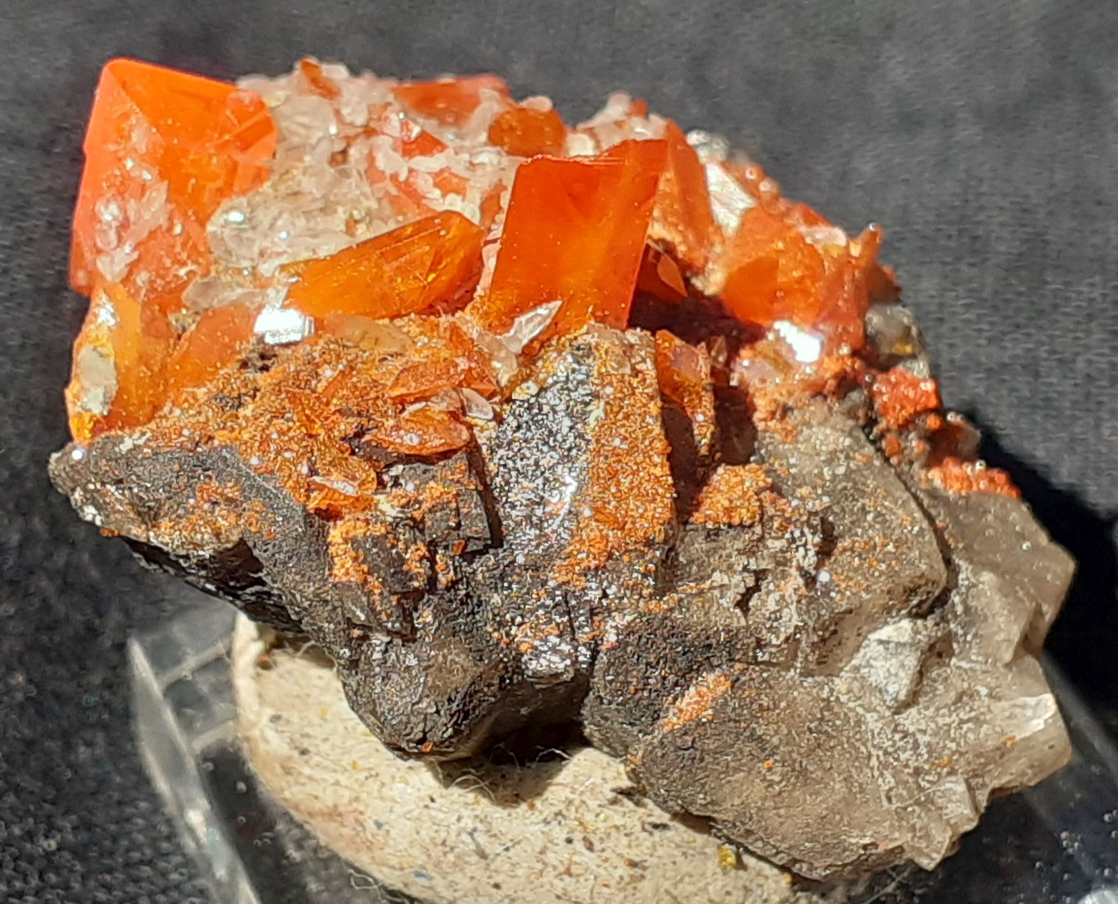Wulfenite
2,5 x 2,5 cm
(Autor: Volkmar Stingl)