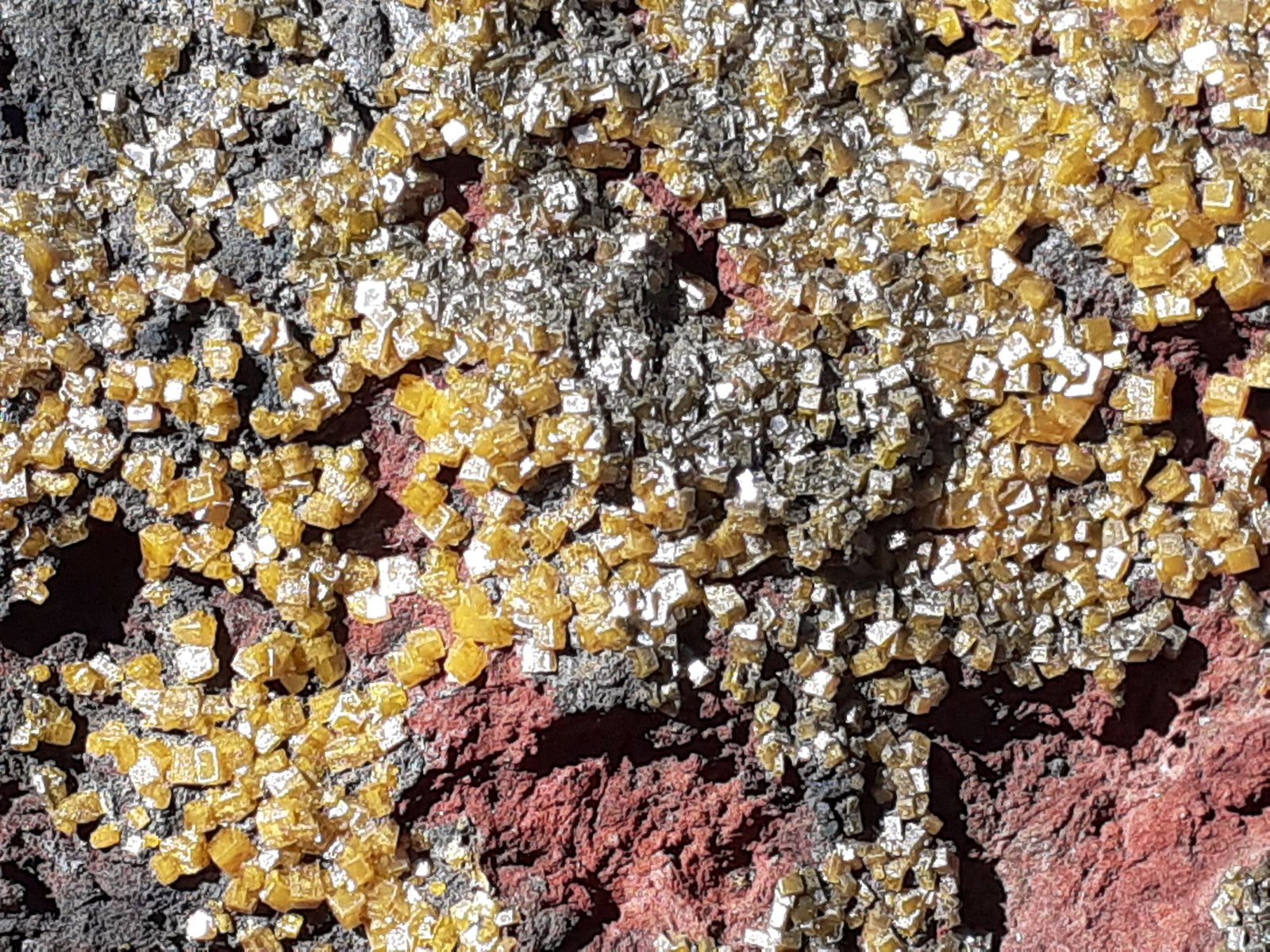 Wulfenite
9 x 7 cm
(Autor: Volkmar Stingl)