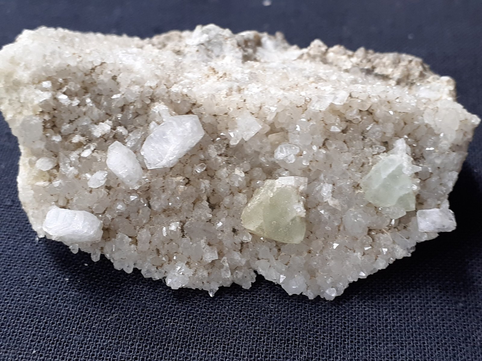 Fluorite, 'Heulandite', Quartz
5 x 3 cm
(Autor: Volkmar Stingl)