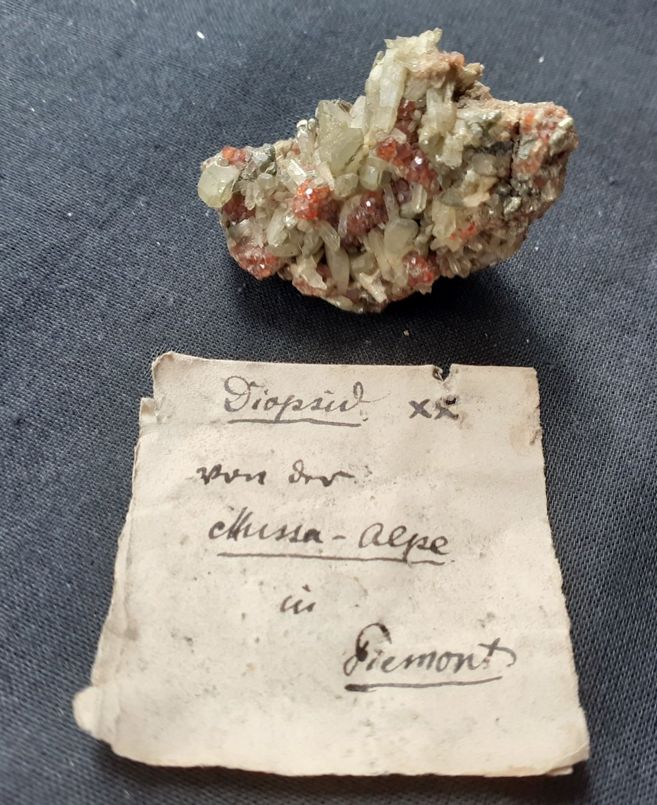 Diopside, Grossular
3,5 x 2,5 cm
(Autor: Volkmar Stingl)