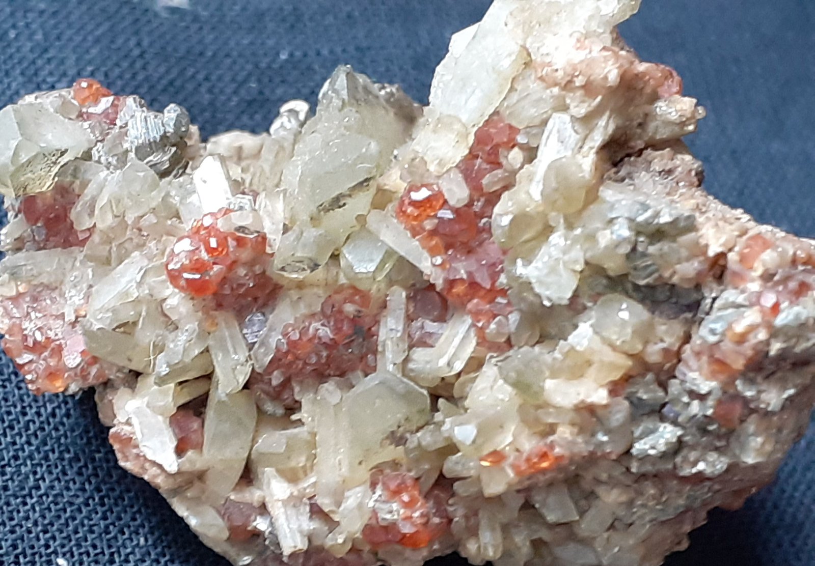 Diopside, Grossular
3,5 x 2,5 cm
(Autor: Volkmar Stingl)