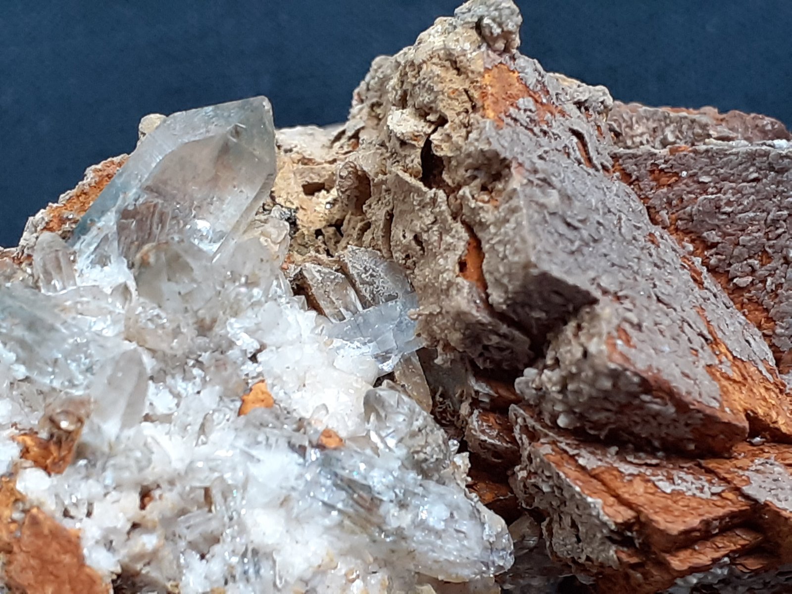 limonite after Siderite, Quartz
7 x 4 cm
(Autor: Volkmar Stingl)