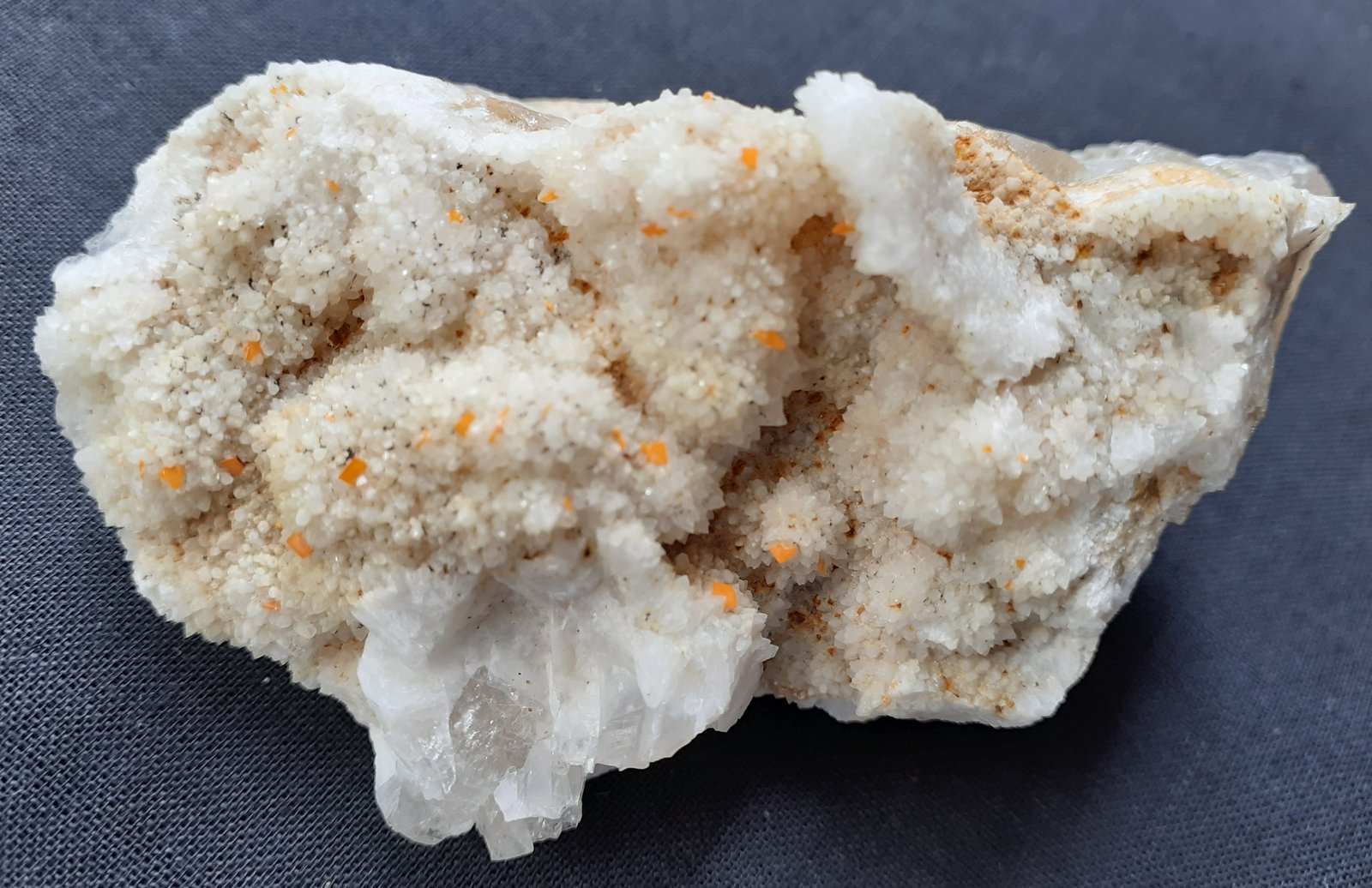 Wulfenite,Quartz
7 x 4 cm
(Autor: Volkmar Stingl)
