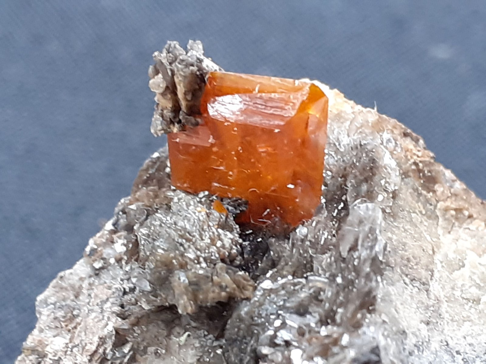 Wulfenite
3,5 x 2 cm
(Autor: Volkmar Stingl)